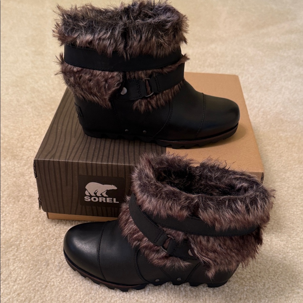 Sorel Black Boot with Brown Faux Fur Cuff